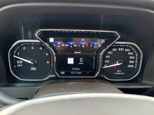 Used 2021 White GMC Denali image 28