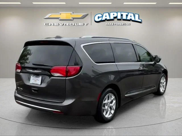 Used 2017 Gray Chrysler Touring L Plus image 5