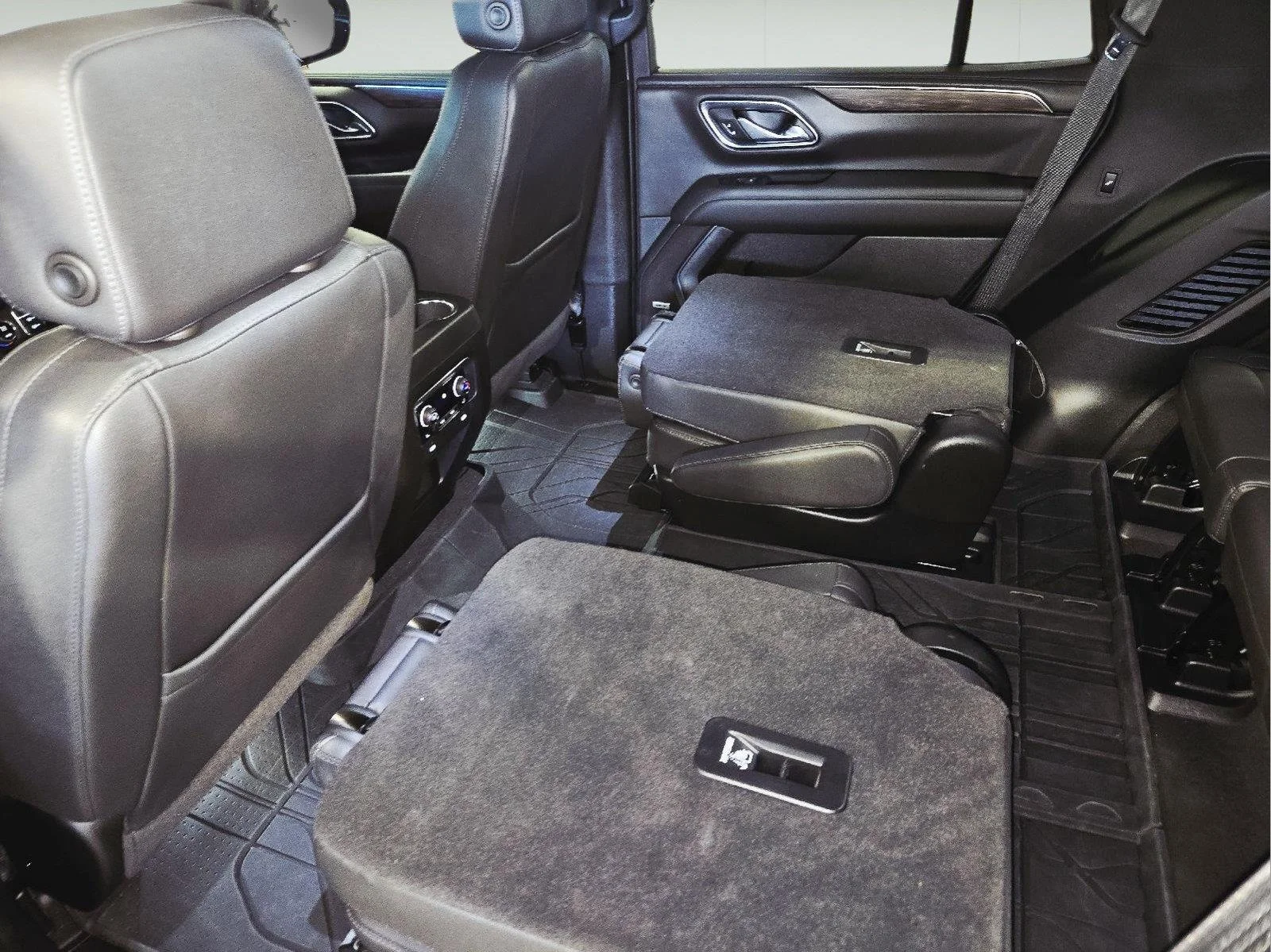 Certified Used 2024 Black Chevrolet Z71 image 29