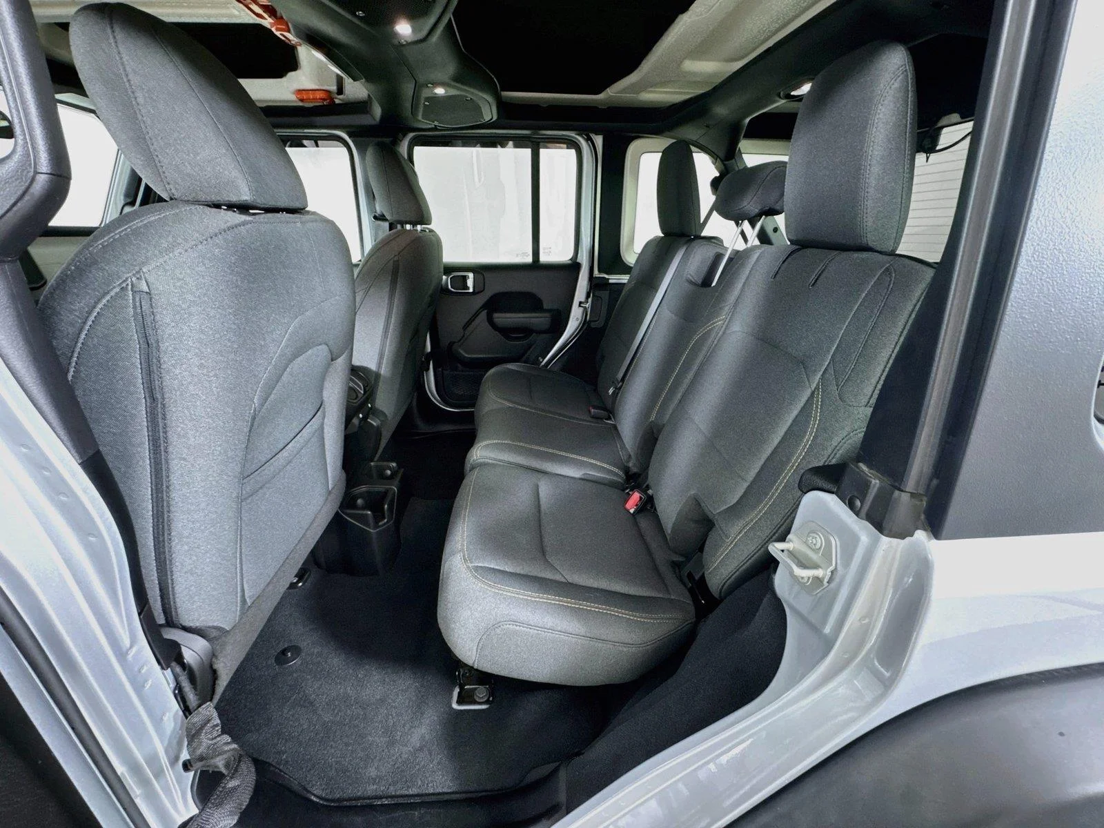Used 2024 Silver Zynith Clearcoat Jeep Sport S image 22