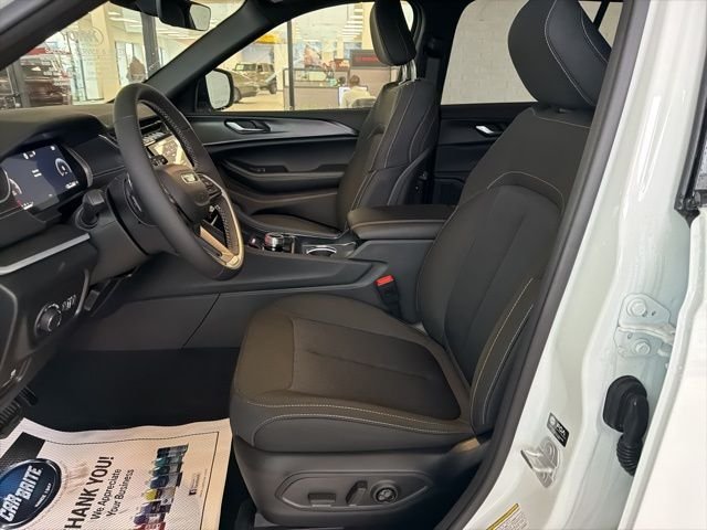 New 2026 Bright White Clear-Coat Exterior Paint Jeep Laredo X image 14
