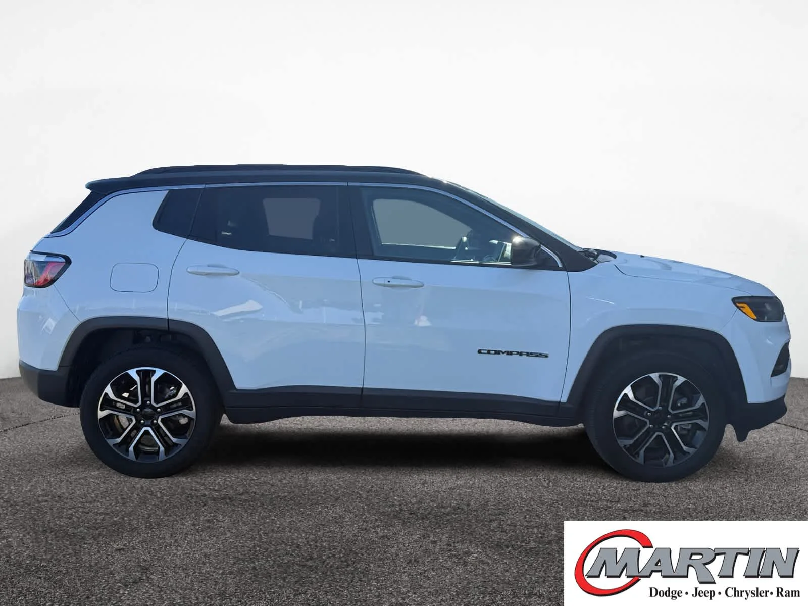 Used 2023 Bright White Clearcoat Jeep Limited image 4