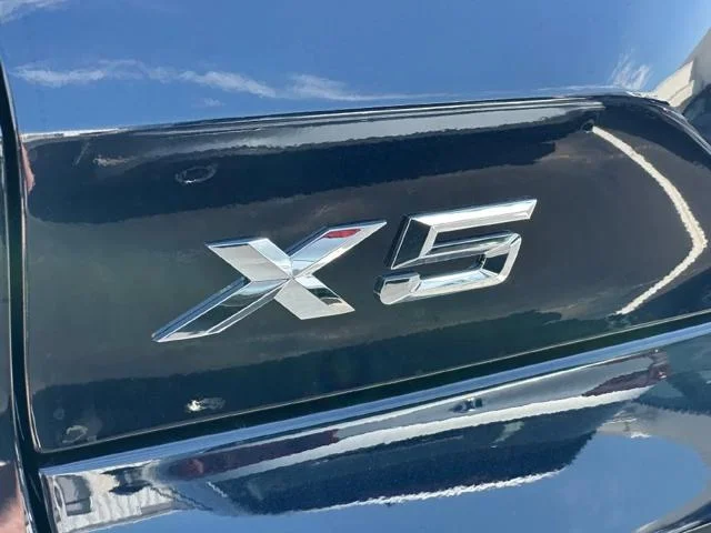 New 2026 Carbon Black Metallic BMW xDrive50e image 38