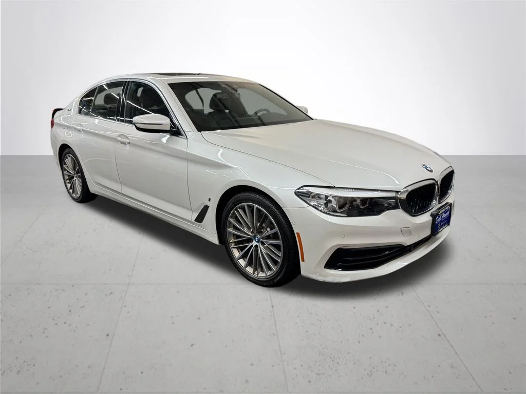 Used 2019 White BMW 530e iPerformance image 9