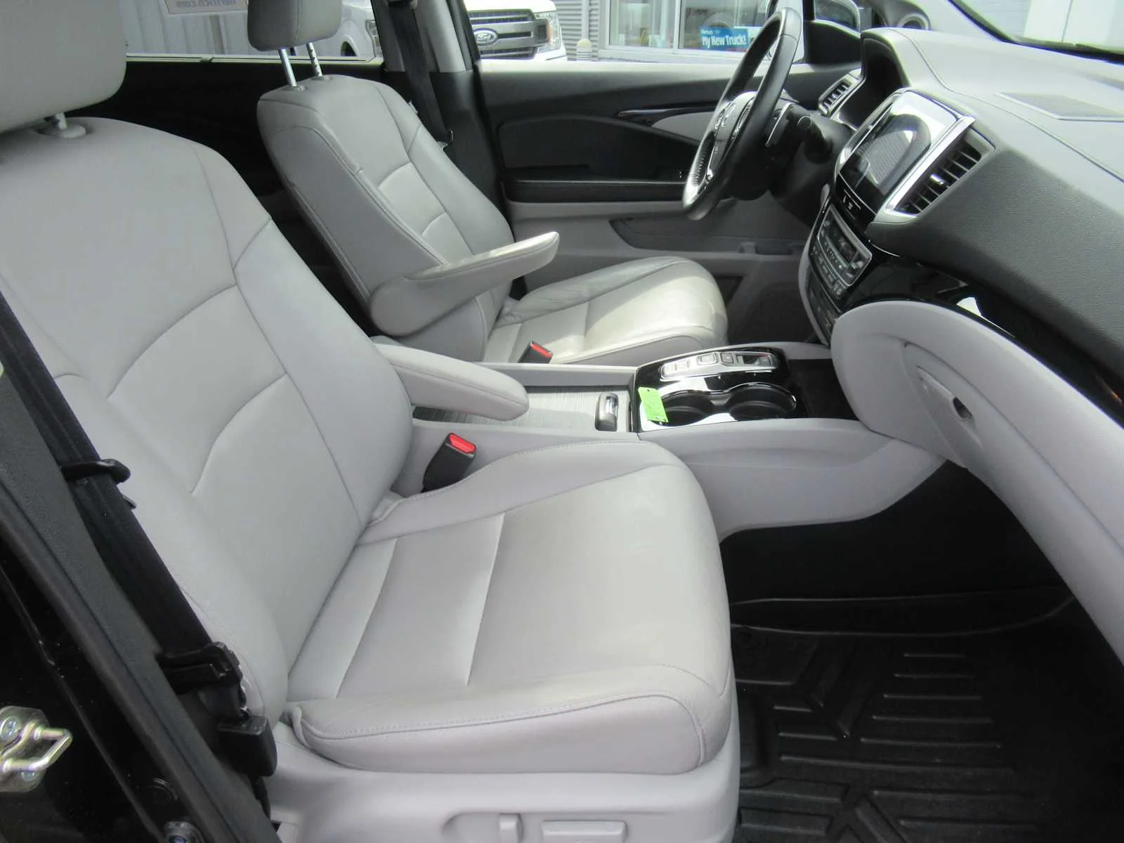 Used 2016 Black Forest Pearl Honda Touring image 14