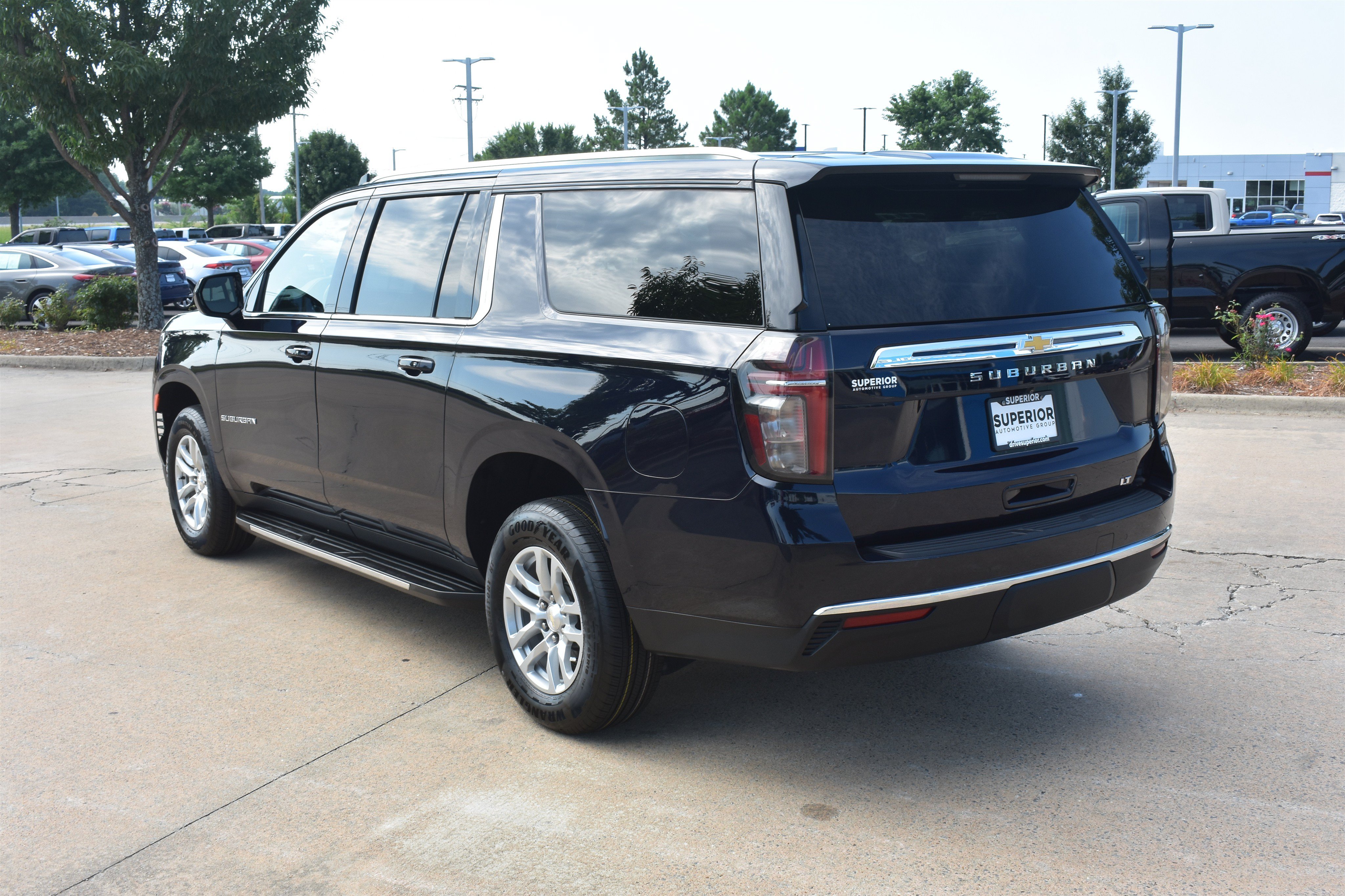 2023 Chevrolet Suburban LT - Photo 8