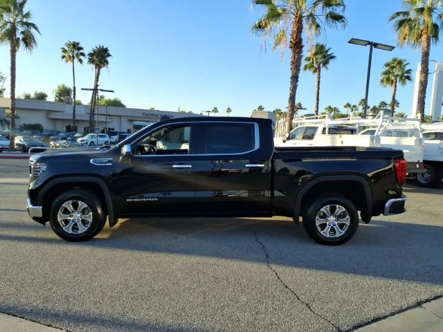 Used 2025 Onyx Black GMC SLT image 7