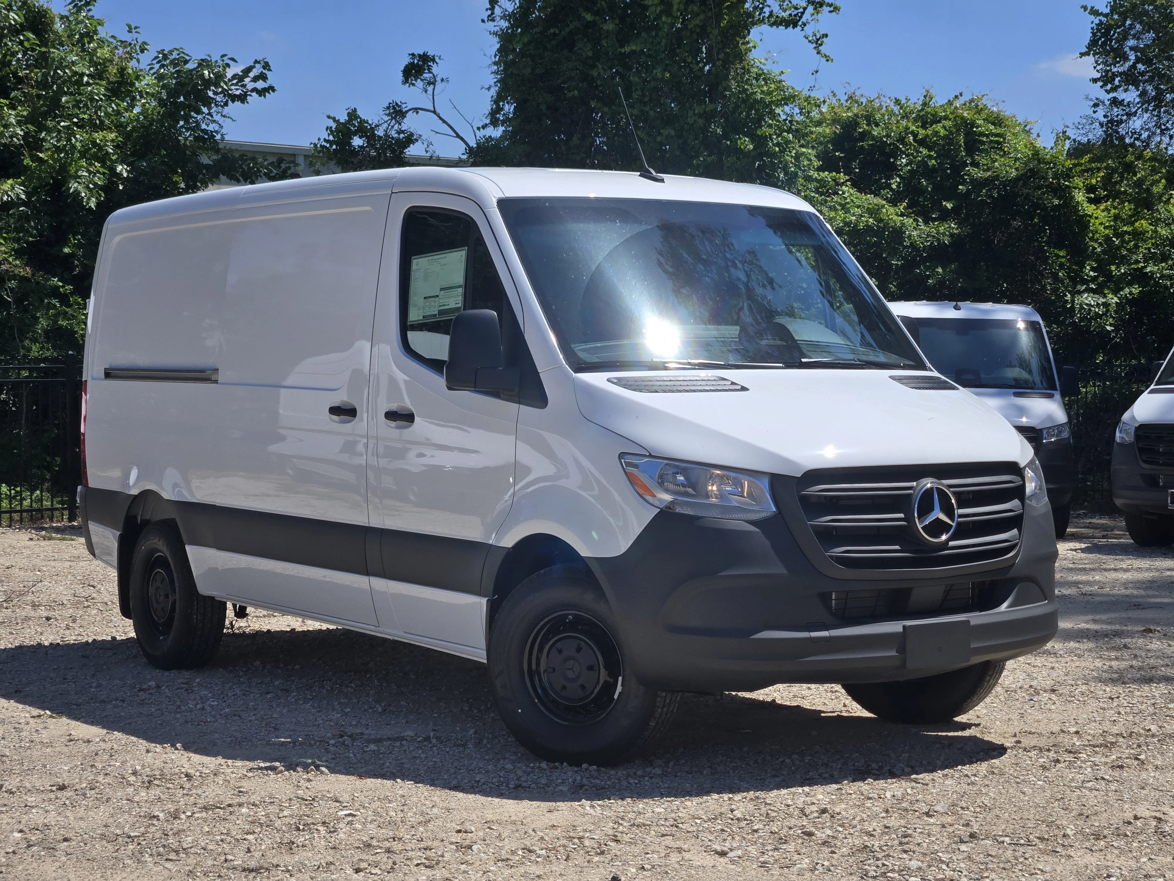 2026 Mercedes-Benz Sprinter 2500 144 WB's photo