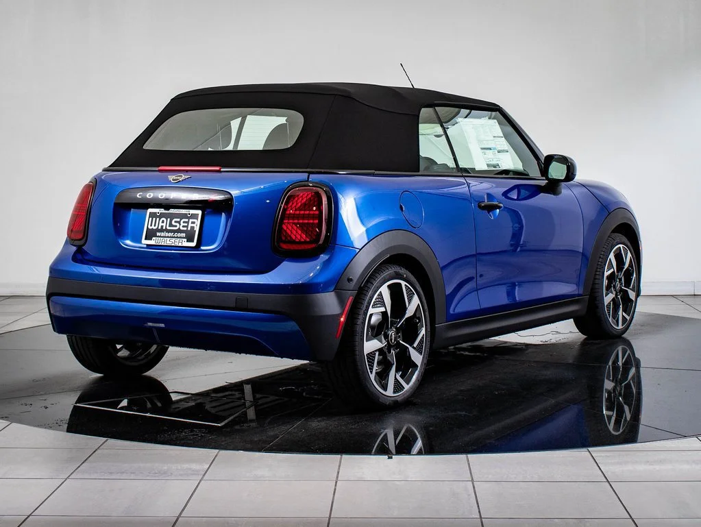 Certified Used 2026 Blazing Blue Metallic MINI Iconic image 10