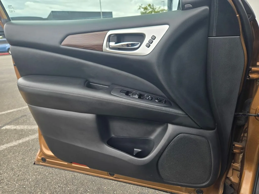 Used 2017 Sandstone Nissan Platinum image 18