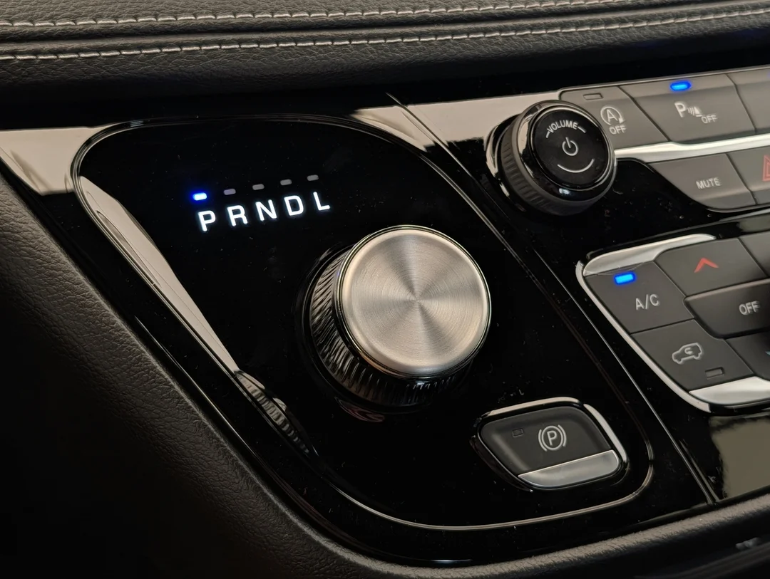 New 2027 White Chrysler Select - - AWD - 3.6L Pentastar V6 - Adaptive Cruise Control - Blind Spot Monitor & More! image 21