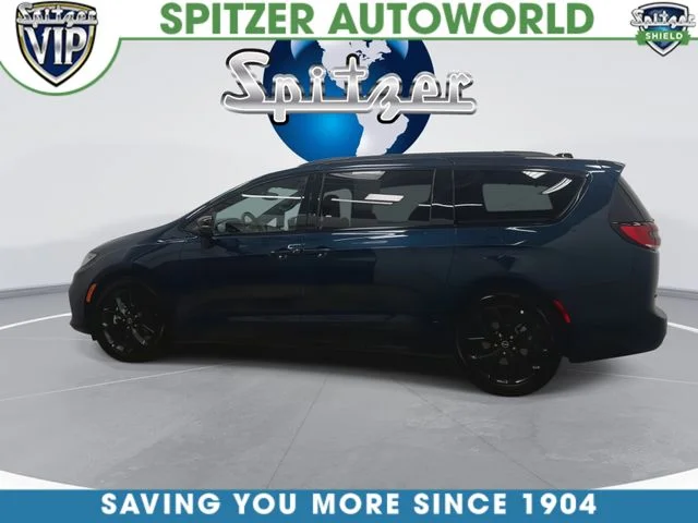 Used 2025 Blue Chrysler Limited image 7