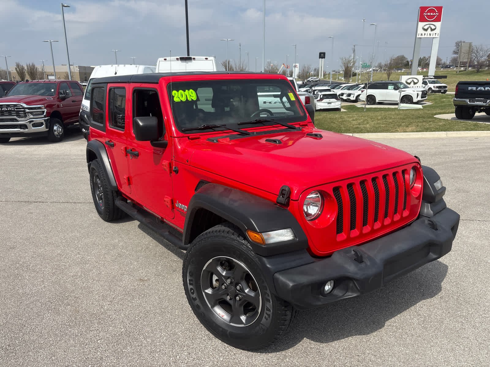 Used 2019 Jeep Wrangler Unlimited Sport S with VIN 1C4HJXDN3KW684198 for sale in Kansas City