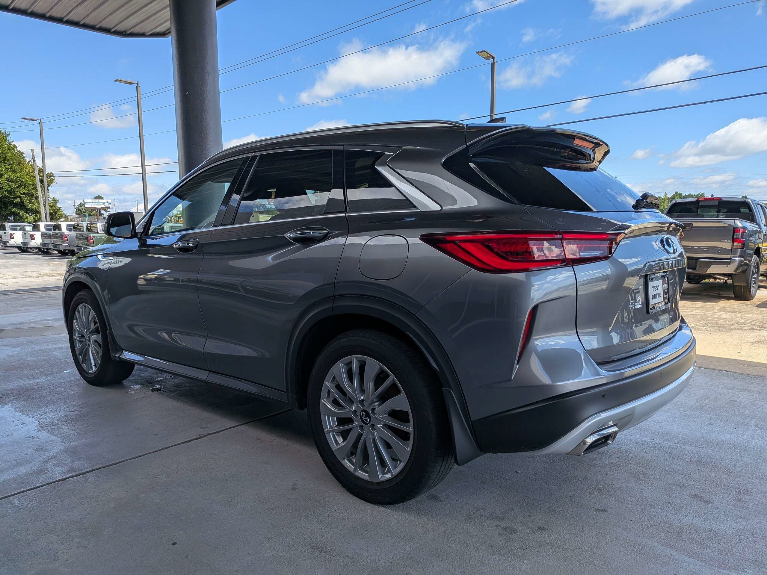 Used 2023 Gray INFINITI LUXE image 5