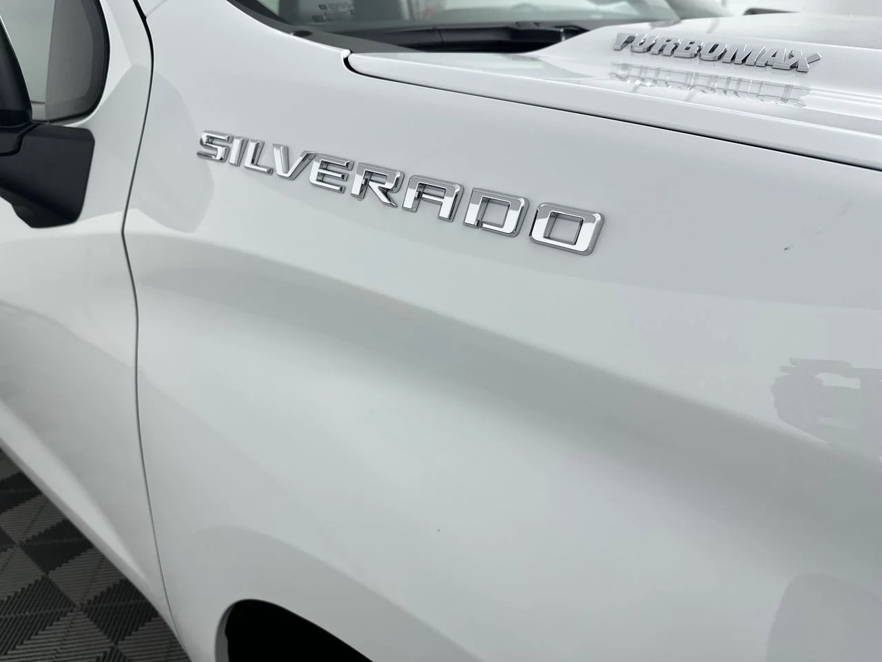 New 2026 Summit White Chevrolet WT image 111