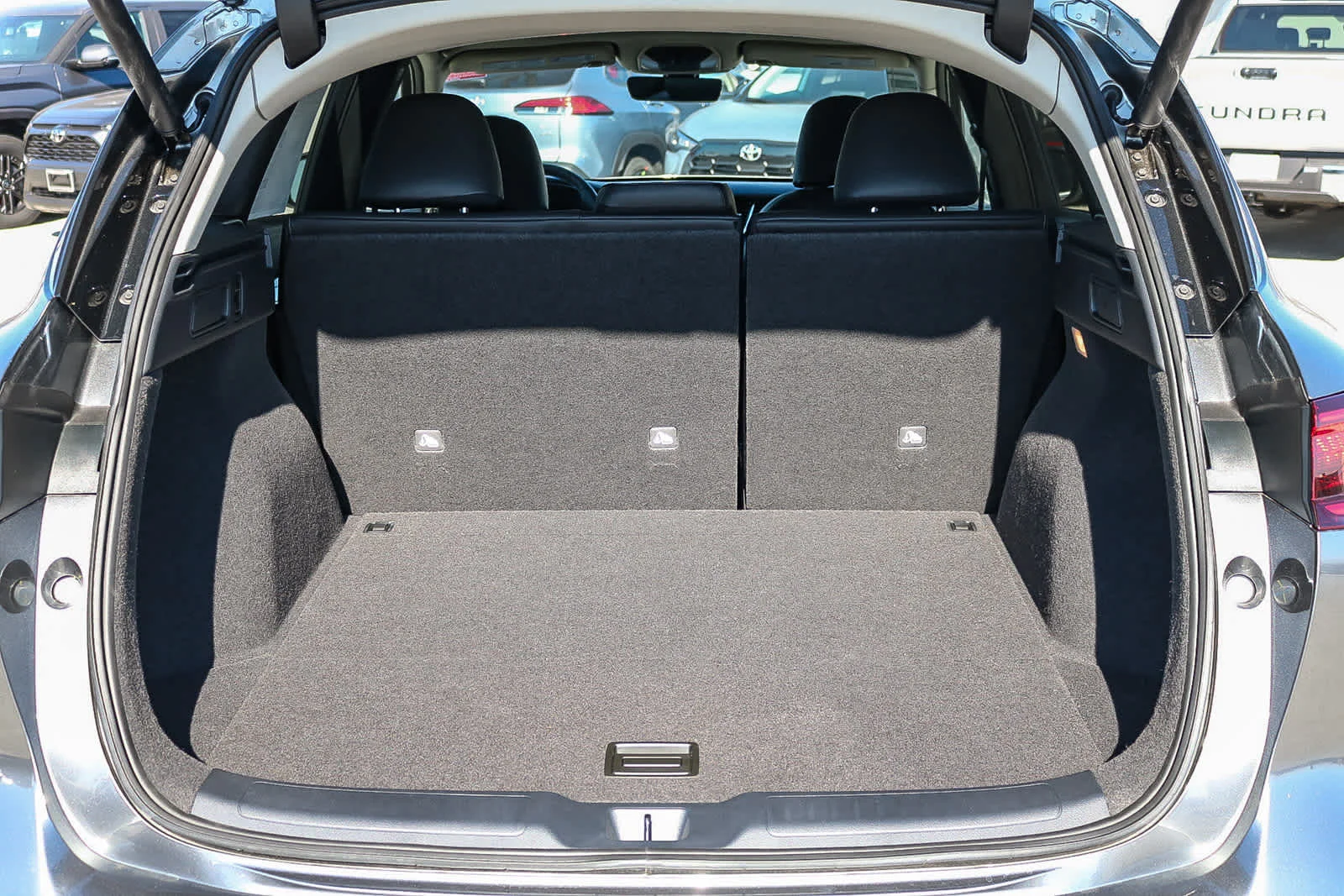 New 2025 GRAPHITE SHADOW INFINITI LUXE AWD image 12
