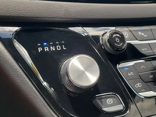 Used 2025 White Chrysler Select image 27