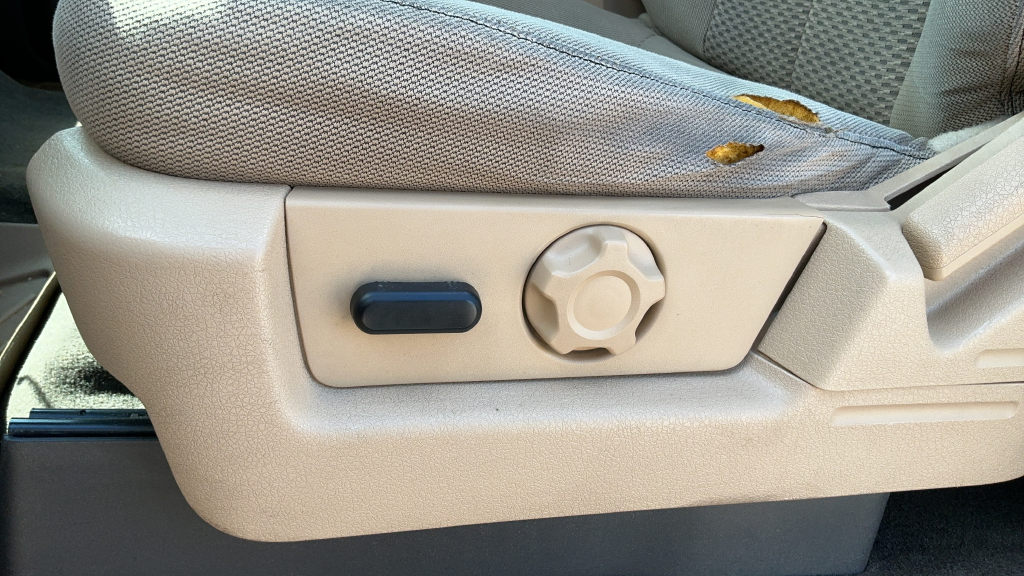 Used 2012 Gold Ford XLT image 18