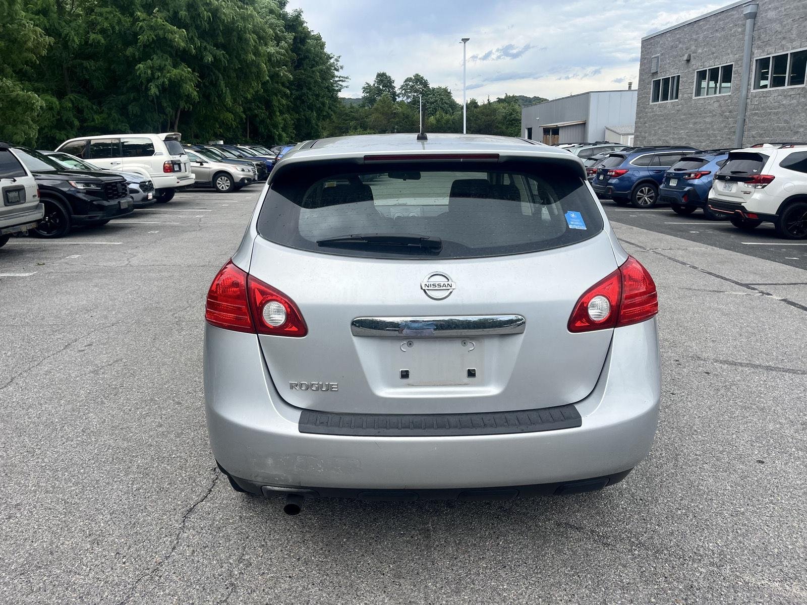 Used 2012 Brilliant Silver Nissan S image 6