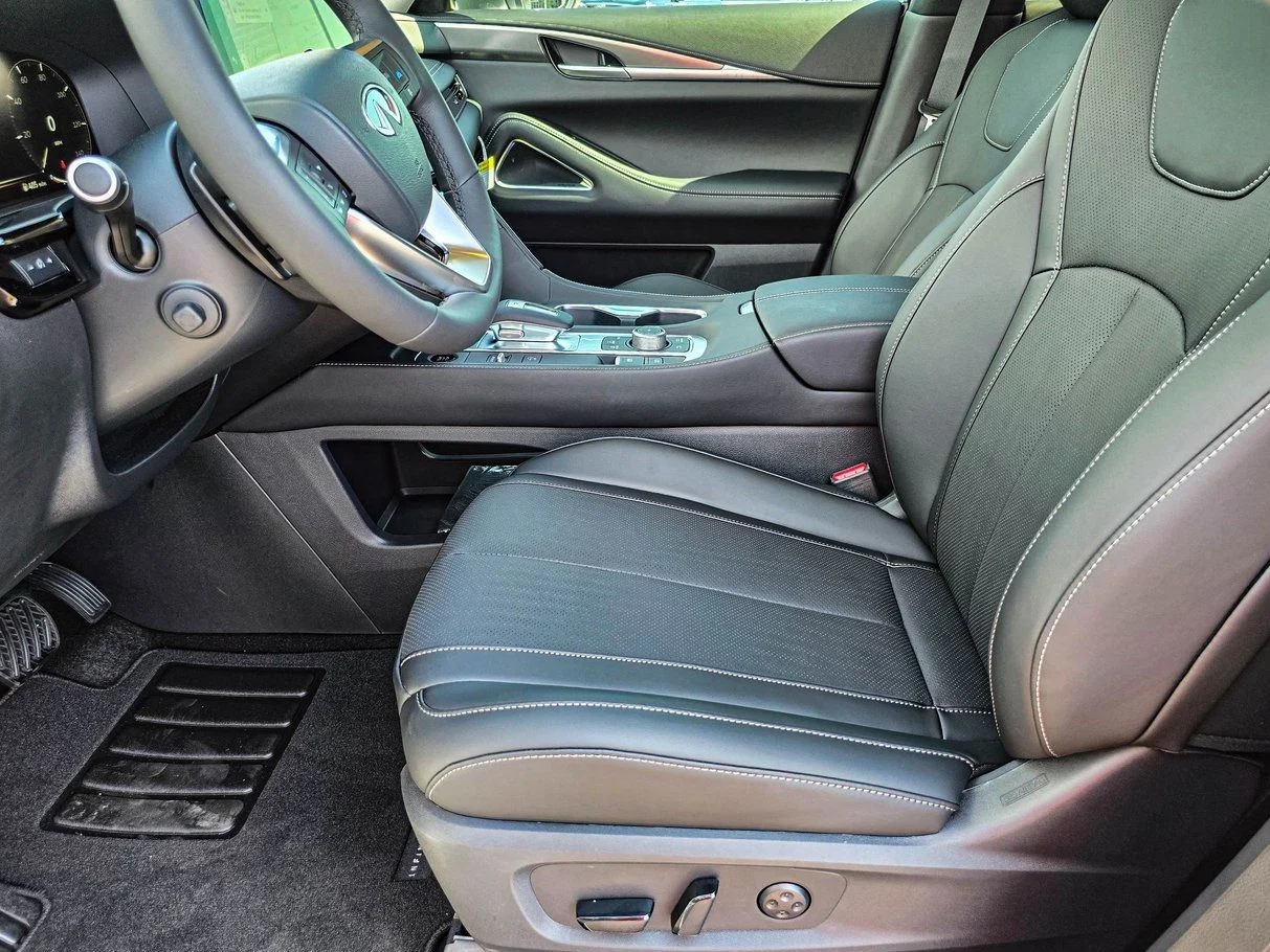 New 2026 RADIANT WHITE INFINITI Luxe AWD image 11