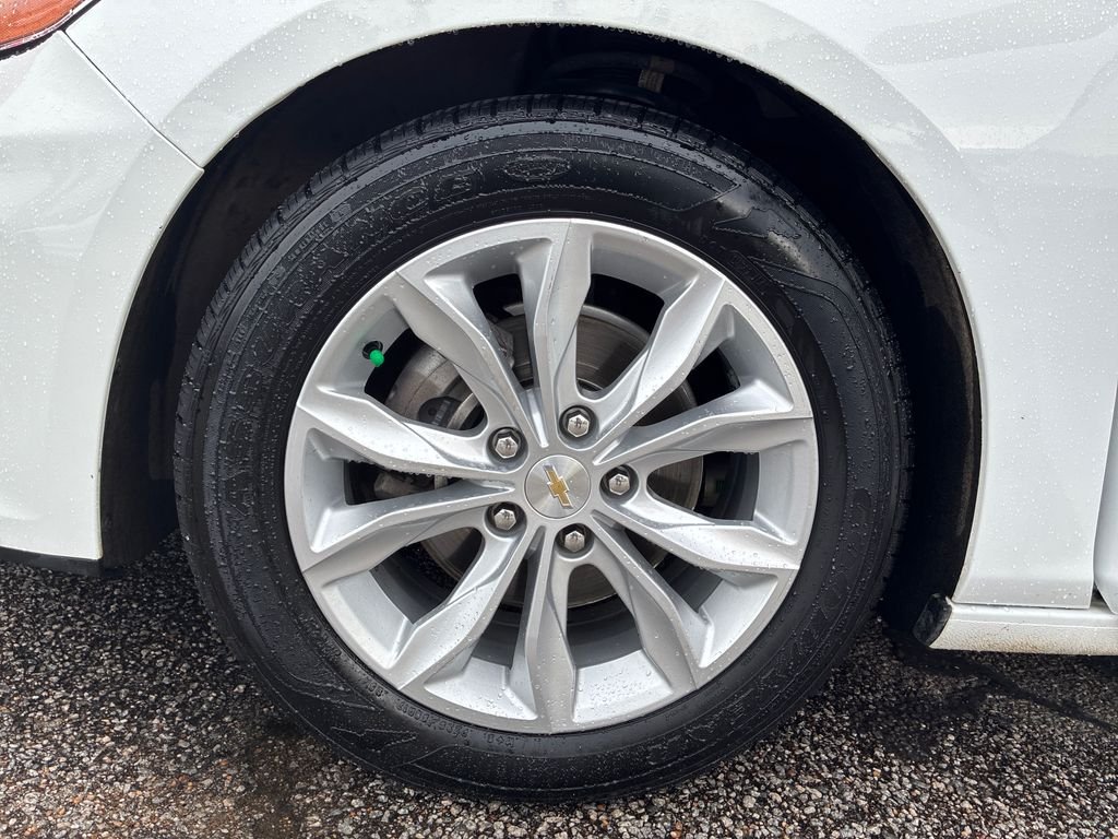 Used 2024 White Chevrolet LT image 16