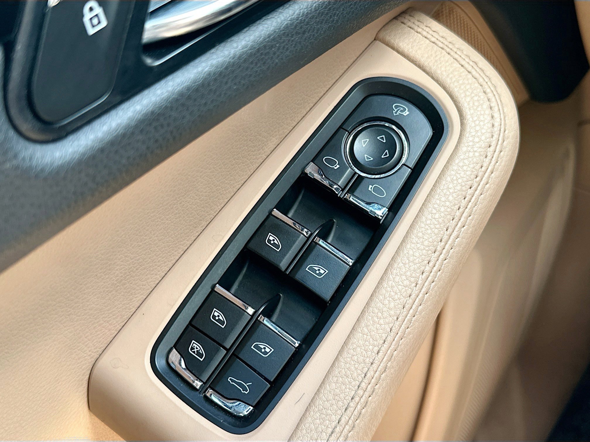 2024 Porsche Macan S - Photo 17