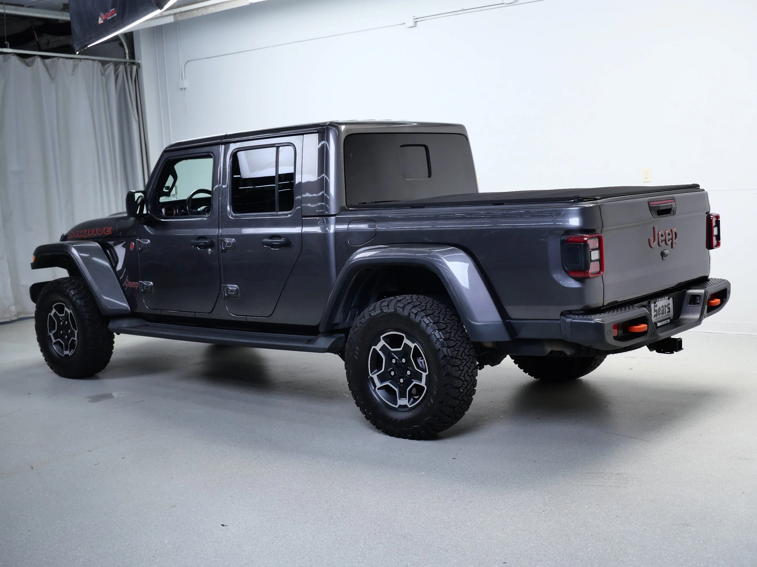 Used 2021 Granite Crystal Metallic Clearcoat Jeep Mojave 4x4 image 9