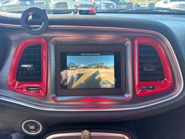 Used 2018 Black Dodge SXT image 8