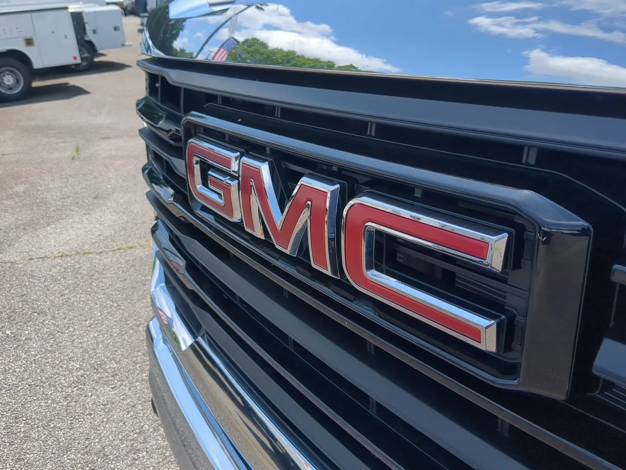 New 2026 Summit White GMC Pro image 29
