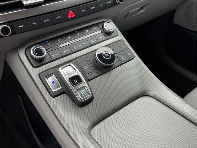 Used 2023 White Hyundai SE image 28