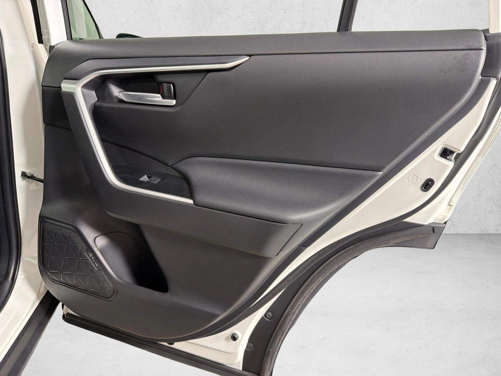Used 2025 Ice Cap Toyota XLE image 16