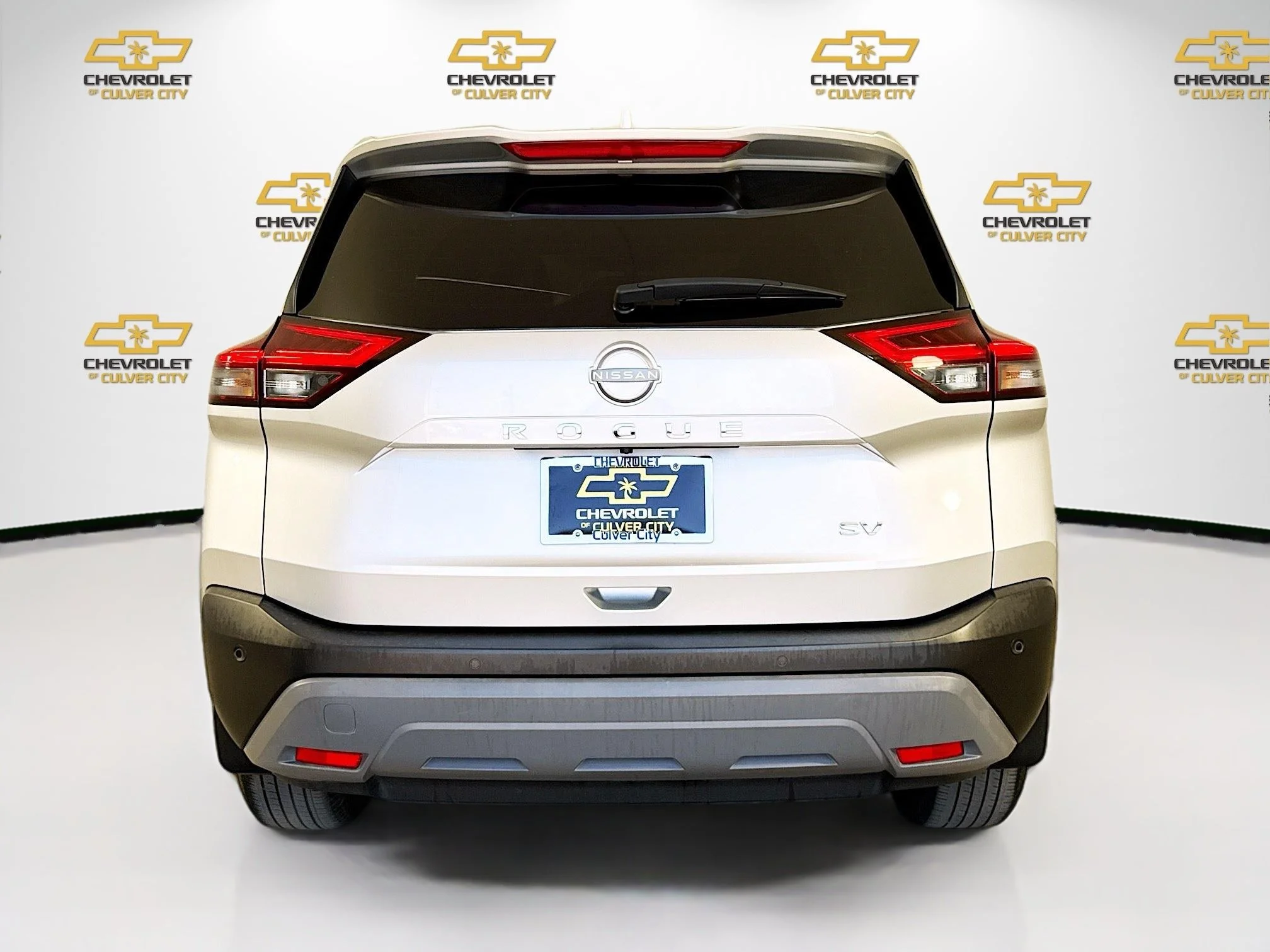 Used 2023  Nissan SV image 7