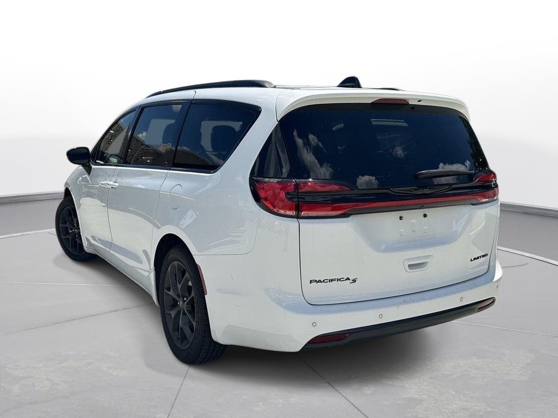 Used 2025 Bright White Clearcoat Chrysler Limited image 8