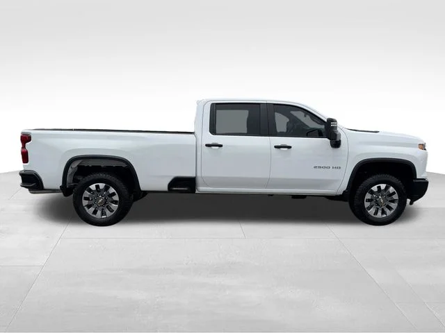 Used 2025 White Chevrolet Custom image 8