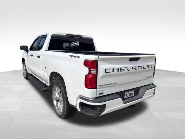 Used 2019 White Chevrolet Custom image 9