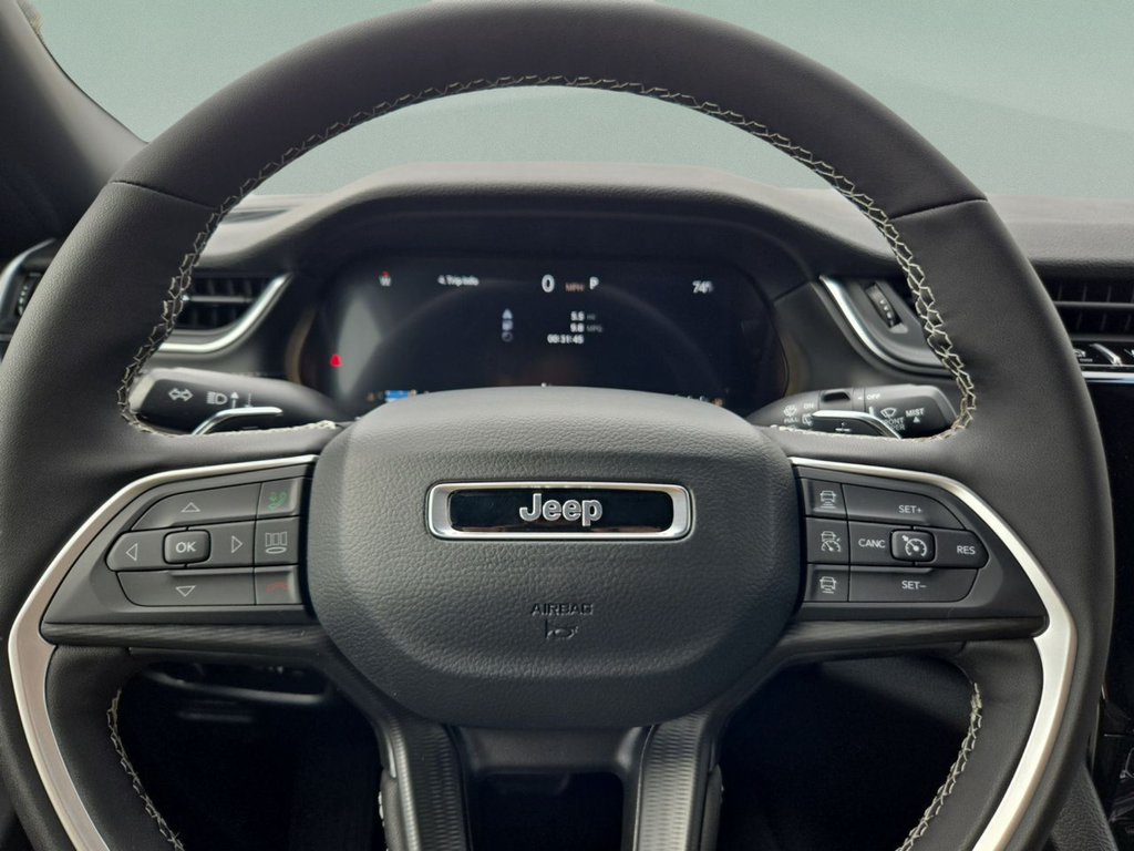 New 2025 Bright White Clear-Coat Exterior Paint Jeep Altitude X image 30