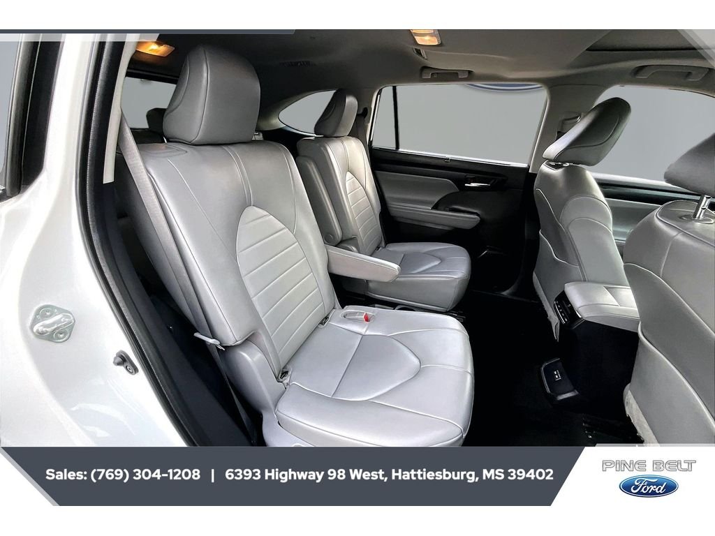 Used 2023 Wind Chill Pearl Toyota XLE image 21