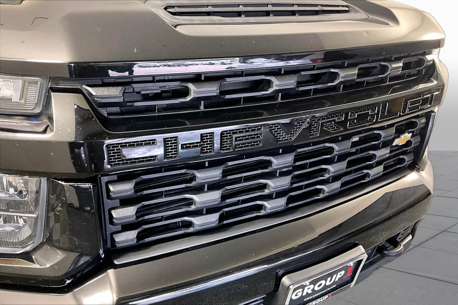 Used 2022 Black Chevrolet Custom image 26