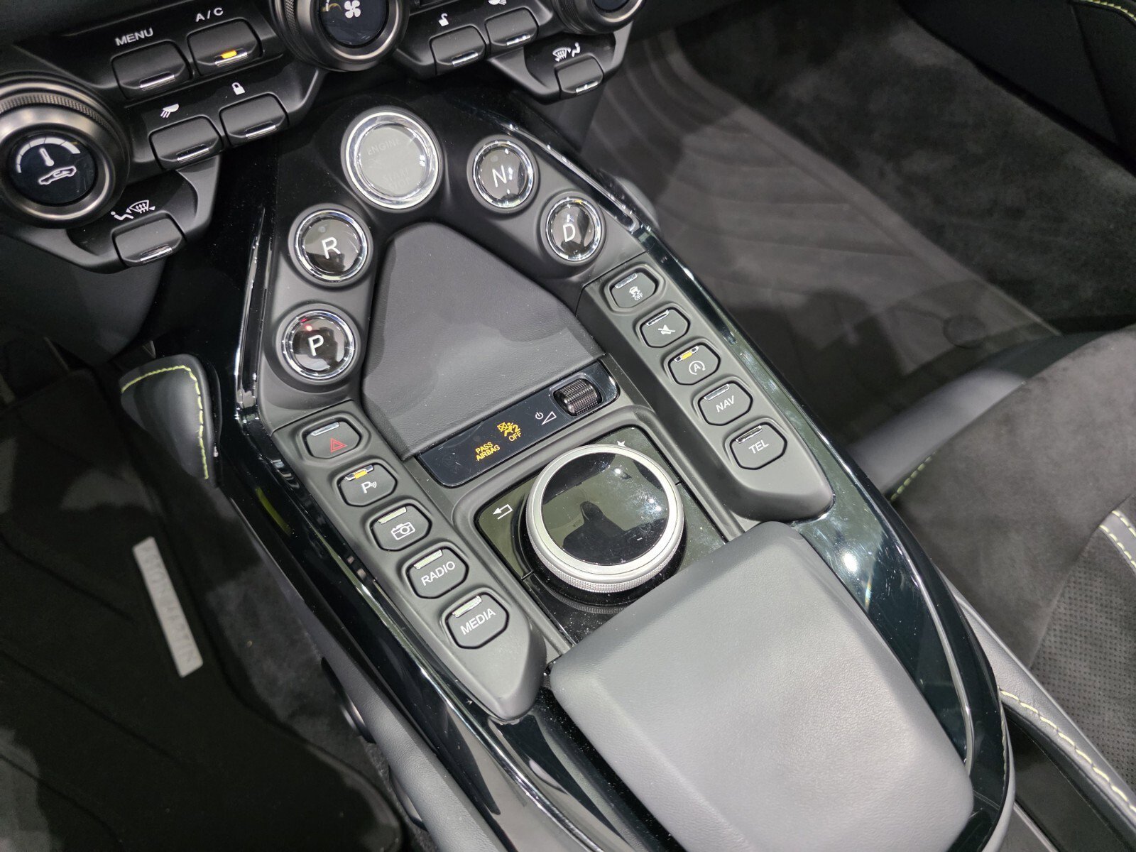 Used 2023 Q Lime Essence Aston Martin Roadster image 15