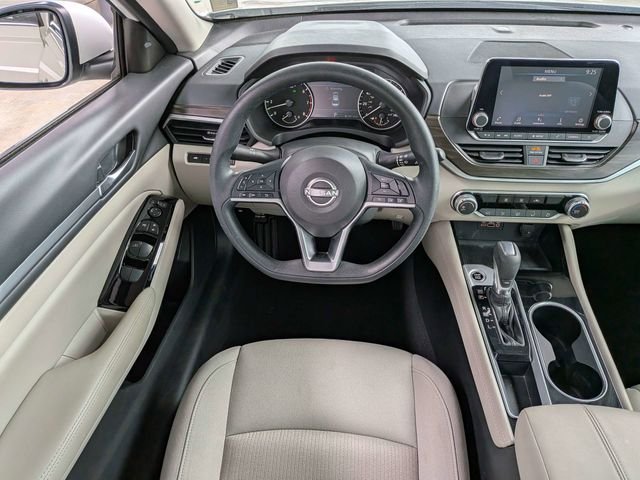 Used 2023 White Nissan 2.5 SV image 12