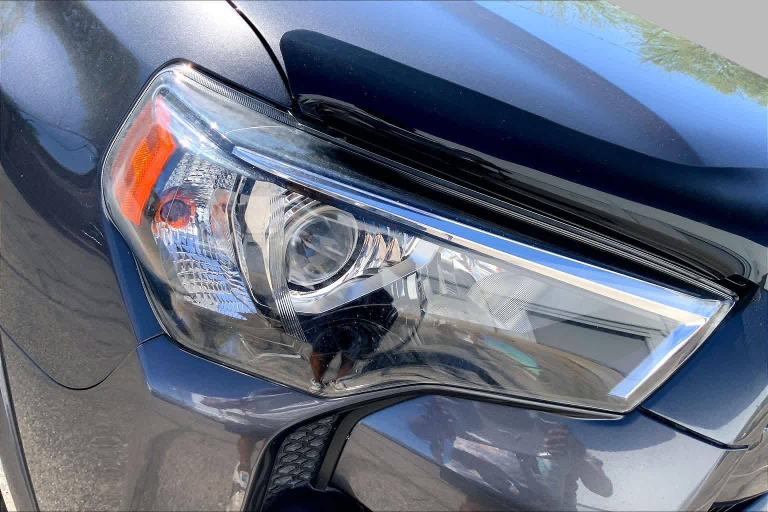 Used 2019 Magnetic Gray Metallic Toyota SR5 Premium image 25