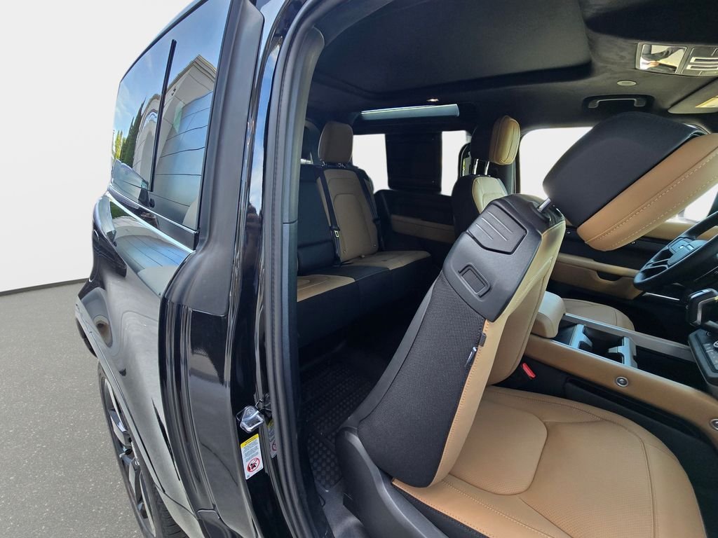 New 2026 Santorini Black LAND ROVER V8 image 11