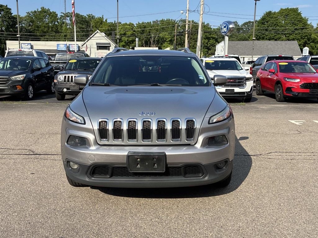 Used 2014 Silver Jeep Latitude image 2