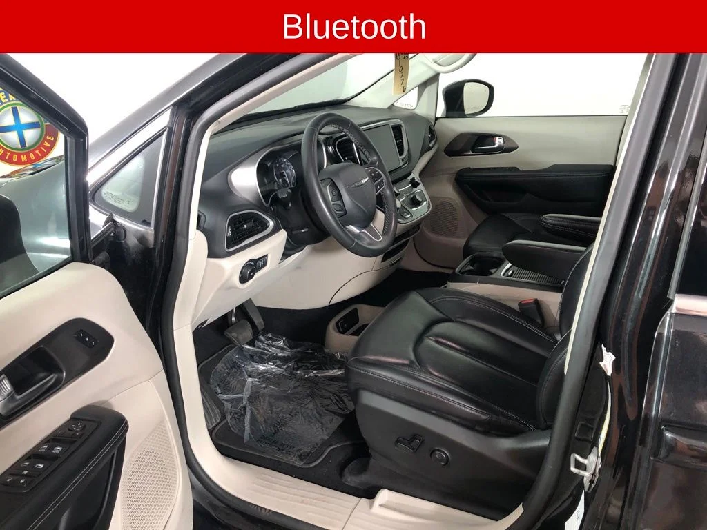 Used 2023 Black Chrysler Touring L image 8