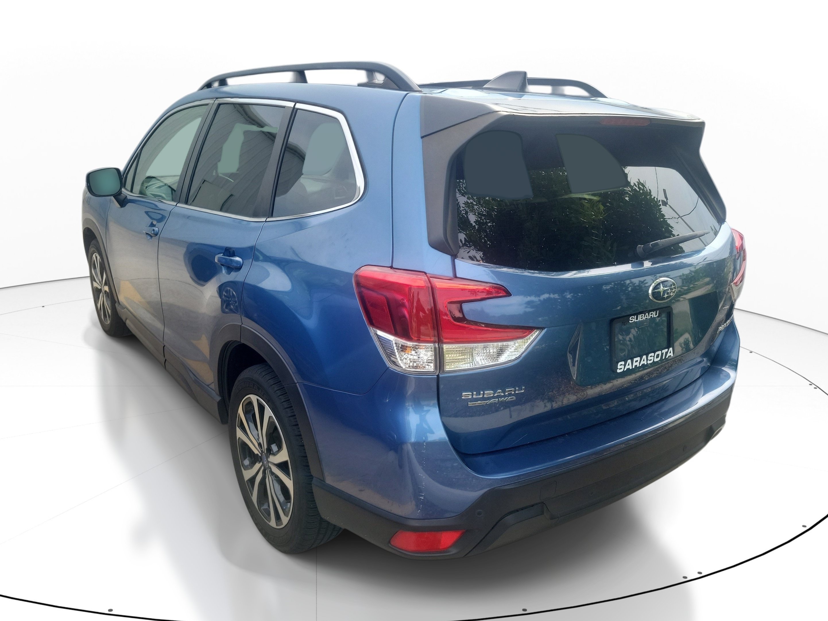 Used 2024 Horizon Blue Pearl Subaru Limited image 5