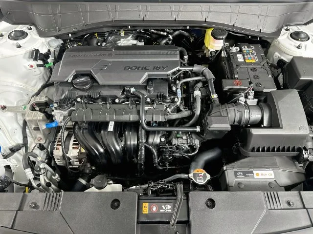 New 2027 White Hyundai SE image 21