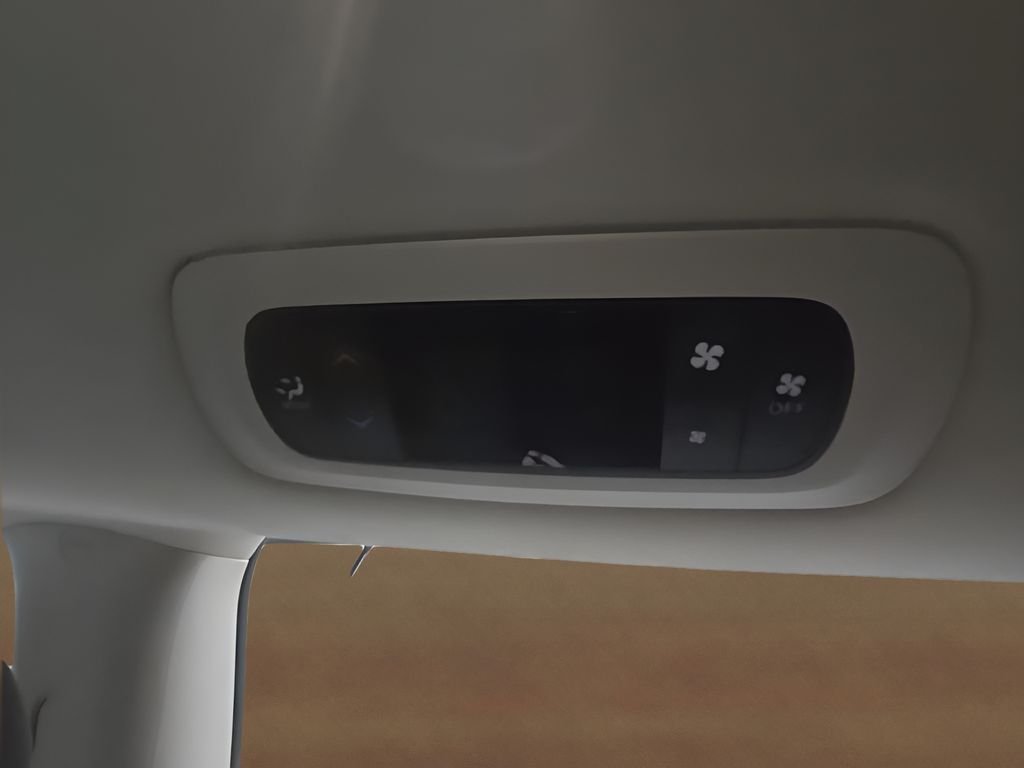 Used 2022 White Chrysler LX image 25
