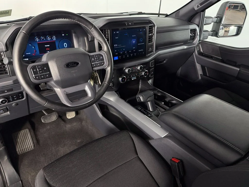 Used 2025 Oxford White Ford XLT image 13