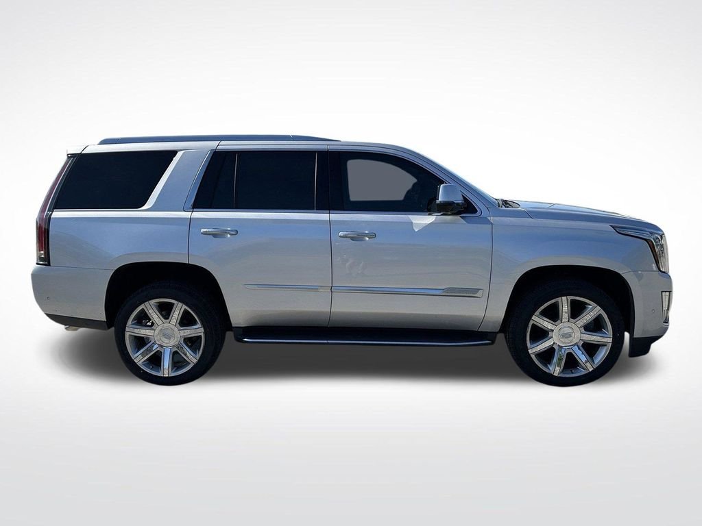 Used 2020 Silver Cadillac Luxury image 9