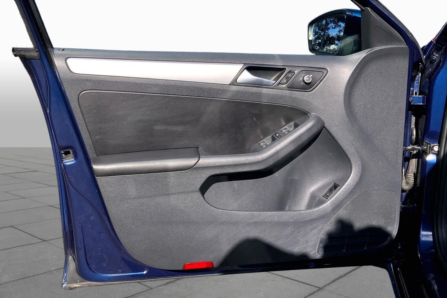 Used 2013 Tempest Blue Metallic Volkswagen SE image 22
